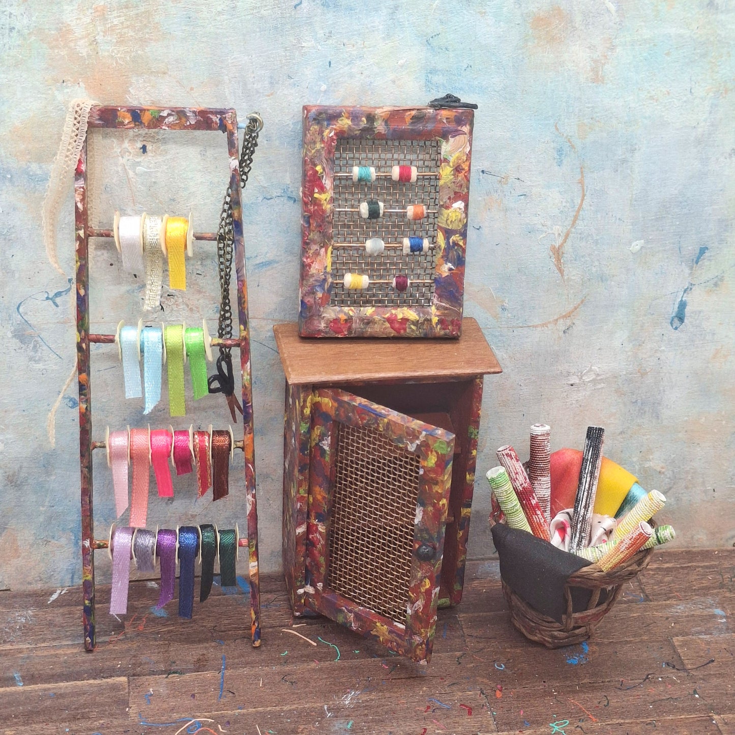 Paint Splatter Thread Dispensor