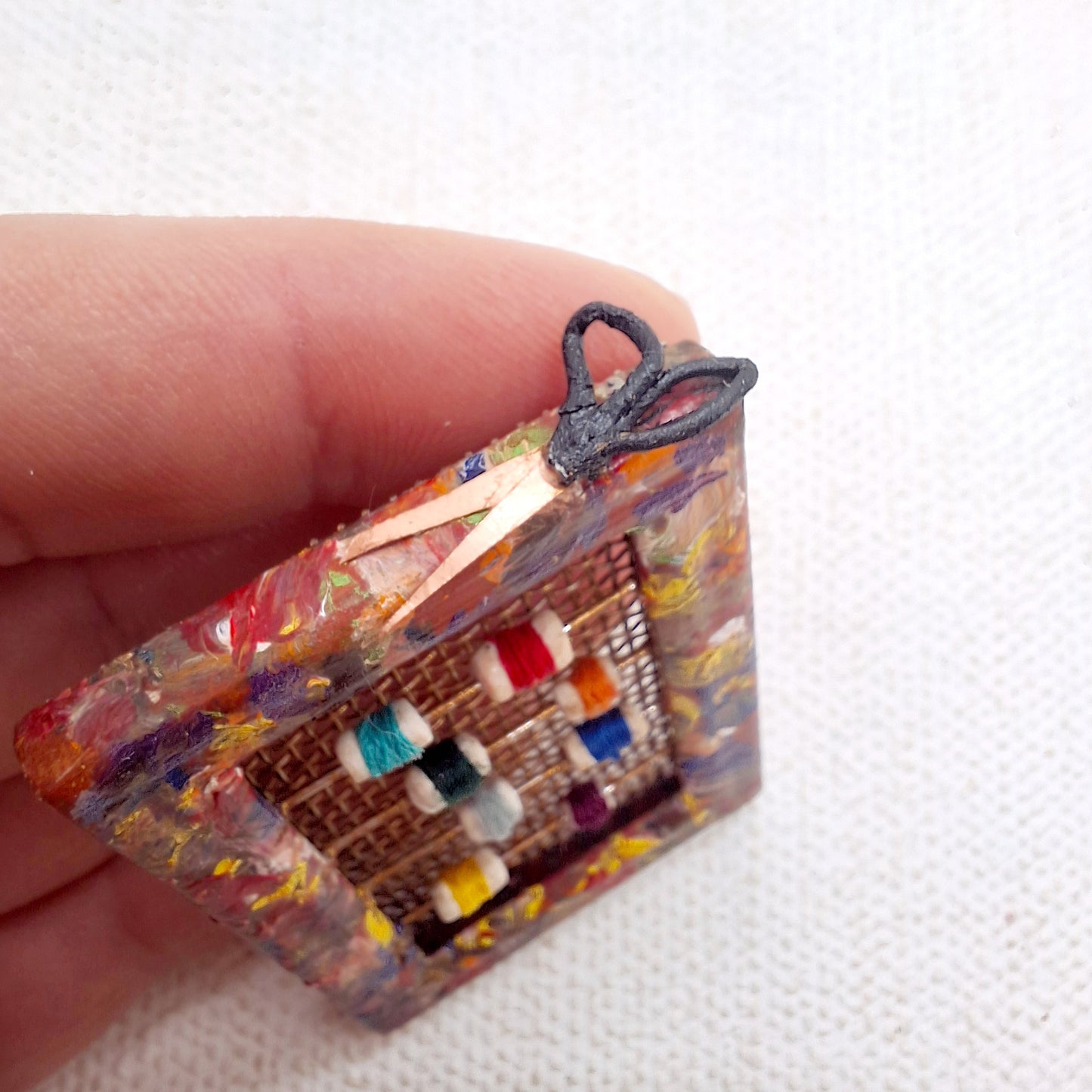 Paint Splatter Thread Dispensor