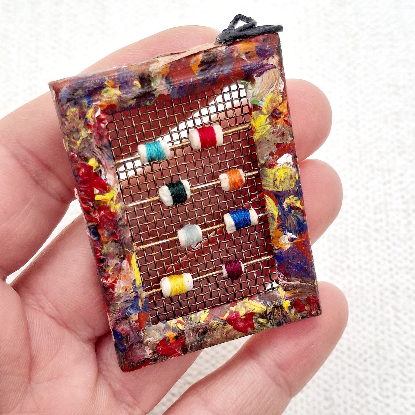 Paint Splatter Thread Dispensor