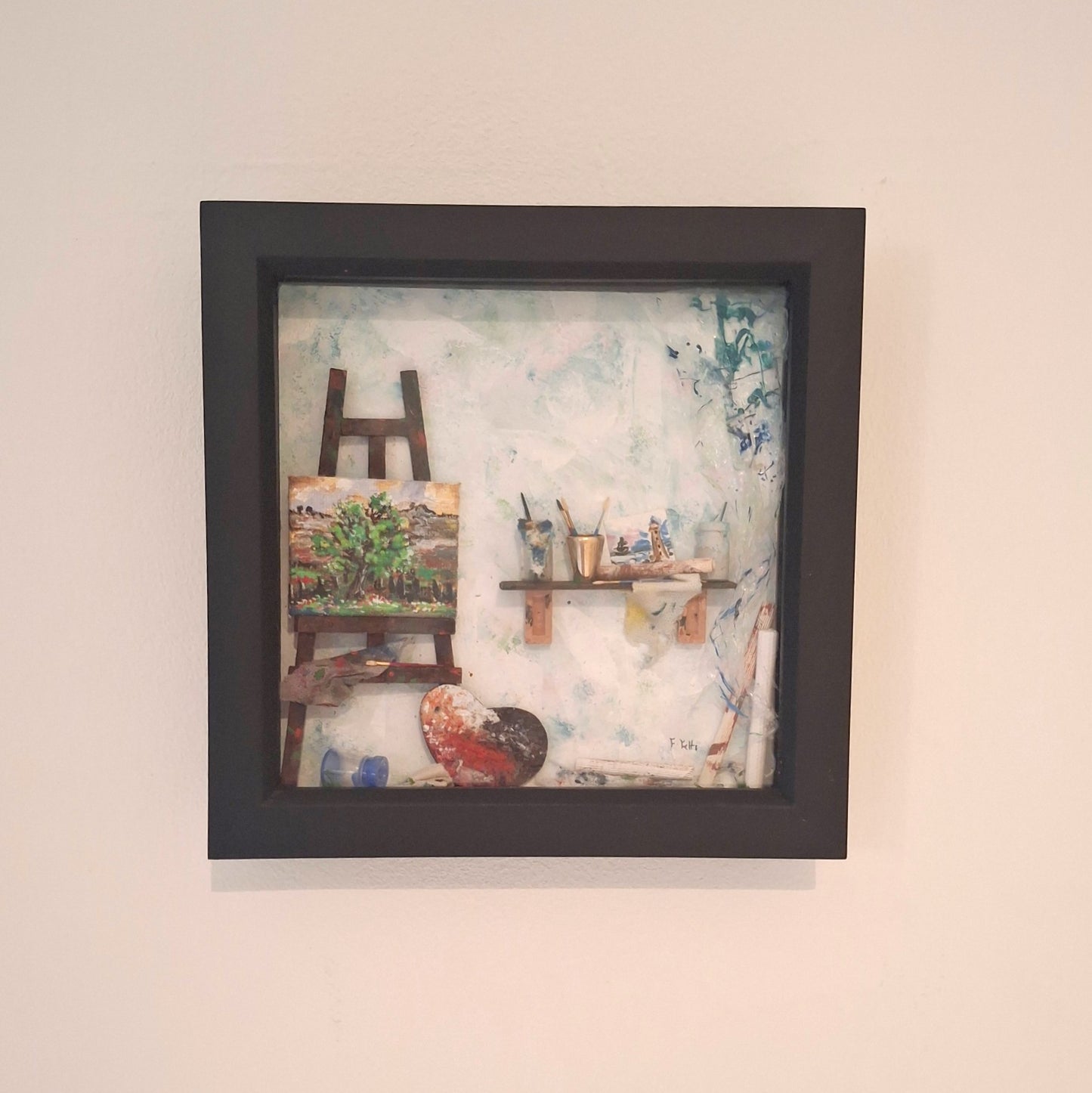 Medium Framed Artists Diorama