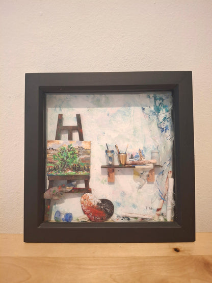 Medium Framed Artists Diorama