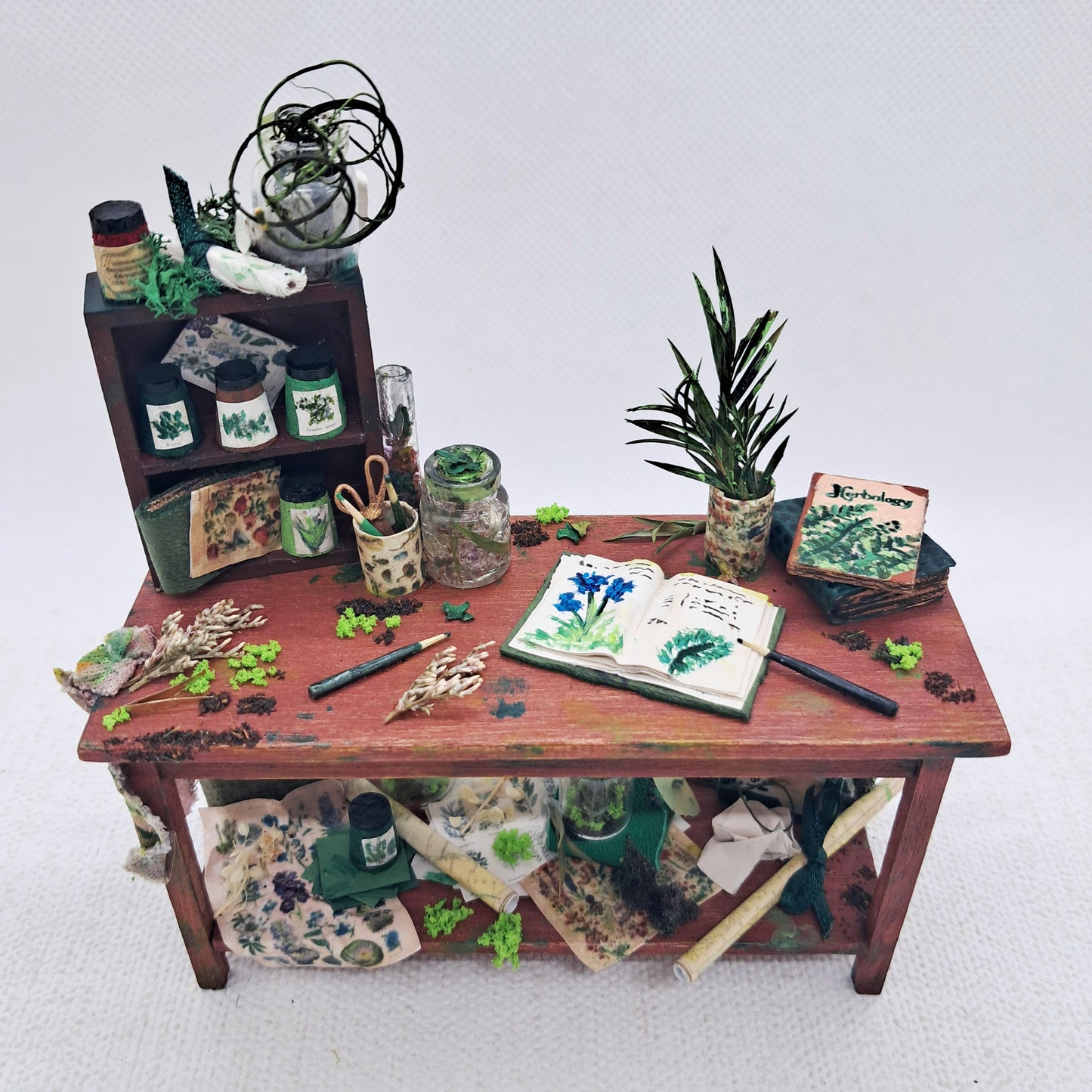 Botanist Table