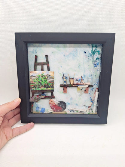 Medium Framed Artists Diorama